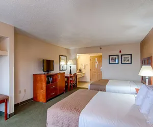Photo 4 - Park Tower Inn