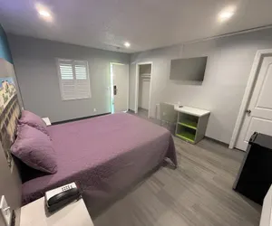 Photo 4 - Hi-Way Host Motel