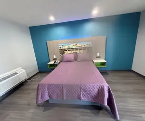 Photo 5 - Hi-Way Host Motel