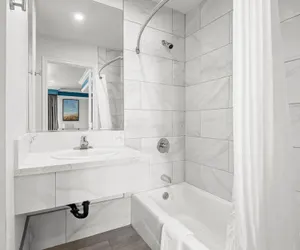 Photo 5 - Rodeway Inn Commerce - Los Angeles