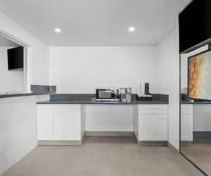 Photo 3 - Rodeway Inn Commerce - Los Angeles