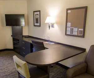 Photo 3 - Candlewood Suites : Overland Park - W 135th St, an IHG Hotel