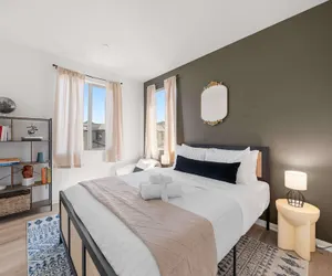 Photo 4 - @ Marbella Lane - Curated 5BR in Upscale RMV Haven
