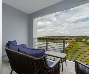 Photo 3 - Lake View Resort Condo w Lazy River Near Disney