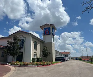 Photo 2 - Studio 6 Suites Euless, Tx – Dfw West