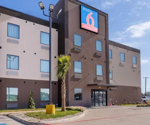 Photo 2 - Studio 6 – Giddings, Tx