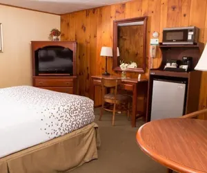 Photo 5 - Knotty Pine
