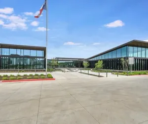 Photo 3 - Luxury 2S Condo Hot Tub Gym Pool Airport