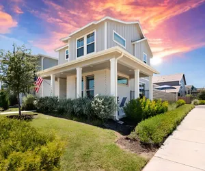 Photo 2 - Luxury 2S Condo Hot Tub Gym Pool Airport