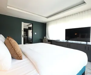 Photo 3 - LaVictoria KingKitchen ResortVibe NearBh