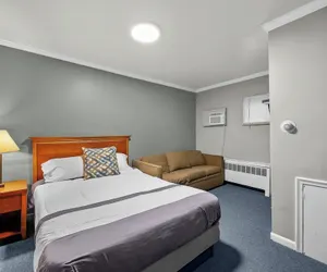 Photo 3 - 1BR w/ Smart TV AC Self Check-in MI