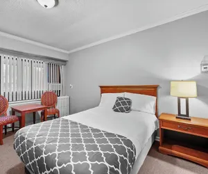 Photo 3 - Cozy 1BR Apt AC & Parking Brownstown