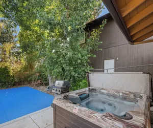 Photo 2 - Wanderlust Lodge