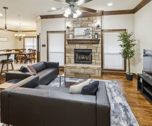 Photo 2 - Gorgeous 4br Dakota Springs Home 3 Bedroom Home