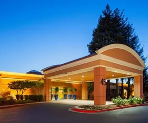 Photo 2 - FairBridge Hotel by Concord Plaza