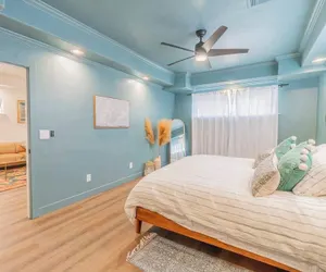 Photo 3 - Stylish 2-bedroom Walking Distance to Downtown