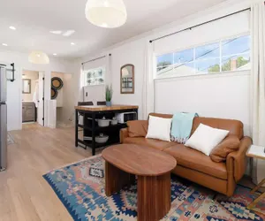 Photo 2 - Modern 1-br Apartment Close to Downtown Vibes