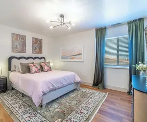 Photo 4 - The Deco Retreat - UNR - Pet Friendly