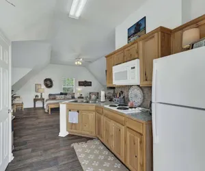 Photo 4 - Cactus Flower Treehouse-pet Friendly-hill Country Views!