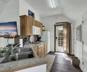 Photo 5 - Cactus Flower Treehouse-pet Friendly-hill Country Views!