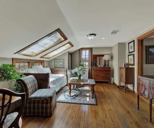 Photo 5 - Gillespie House-2 Suites-walk to Main St!