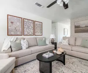 Photo 2 - Luxe Poolside Retreat W/sauna-minutes From Downtown!