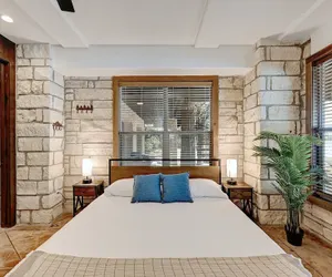 Photo 3 - Luxury Lakefront Escape on Lake Travis
