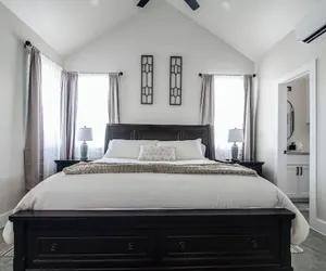 Photo 3 - Pet Friendly W/hot-tub-six Minutes to Downtown!