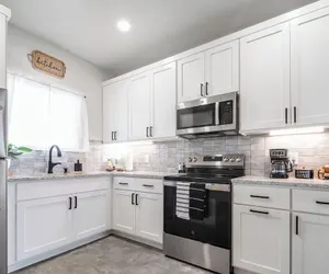 Photo 5 - Pet Friendly W/hot-tub-six Minutes to Downtown!