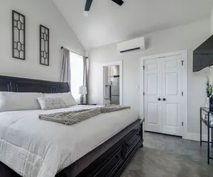 Photo 4 - Pet Friendly W/hot-tub-six Minutes to Downtown!