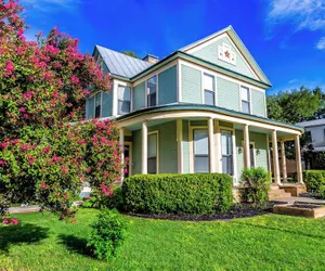 Photo 2 - Prime Location-walk to Food, Bars and Wineries!