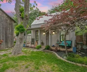 Photo 2 - Remmler Nest Hot-tub Prime Location 3-blks to Main!