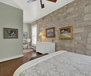Photo 3 - Two Suite Getaway With Balcony Overlooking Main Street