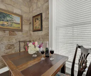 Photo 4 - Two Suite Getaway With Balcony Overlooking Main Street