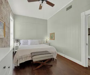 Photo 2 - Two Suite Getaway With Balcony Overlooking Main Street