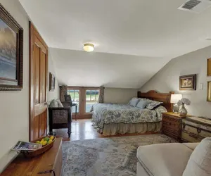 Photo 2 - West Suite in Gillespie House -steps to Main Street!