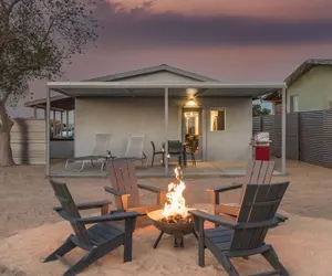 Photo 2 - Skull Rock Cottage - Walk To Town & Hot Tub, Star Gazing 1 Bedroom Home