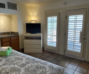 Photo 3 - Desert Paradise Resort- Gay Men's Resort