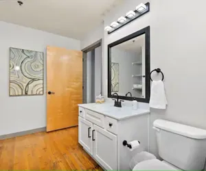 Photo 2 - Cozy Bedroom Retreat in the Heart of Kansas City