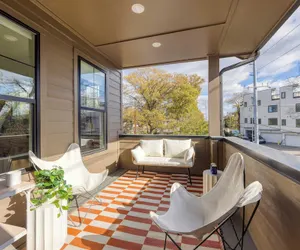 Photo 2 - 2 New Townhomes w/ Balcony, Mins to Broadway, Sleeps 16 98 Degrees & The Stage