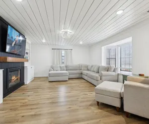 Photo 2 - Fox Haven Retreat-modern Cabin-acres of Priv Land