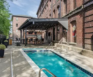 Photo 3 - Lowkey - Pool & Gym - Mins to Broadway