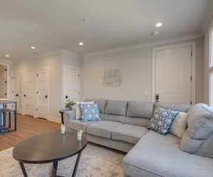 Photo 2 - Merry Melrose -mins to Broadway- Sleeps 6