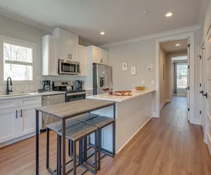 Photo 3 - Merry Melrose -mins to Broadway- Sleeps 6