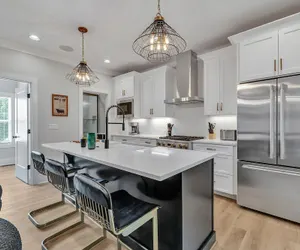 Photo 4 - Bass - Private Rooftop - 8 Mins to Broadway