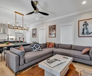 Photo 2 - Bass - Private Rooftop - 8 Mins to Broadway