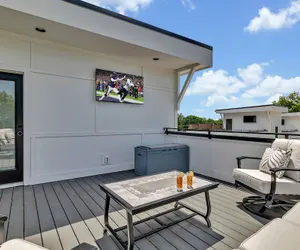 Photo 5 - Bass - Private Rooftop - 8 Mins to Broadway