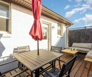 Photo 5 - Opulent Pearl - Private Patio - Mins to Broadway