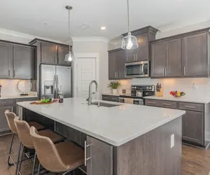 Photo 2 - Ivory - Private Porch - Walk to Centennial Park