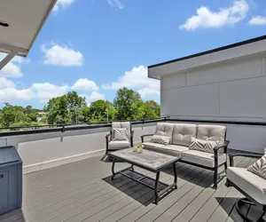 Photo 2 - Tenor - Private Rooftop - 8 Mins to Broadway